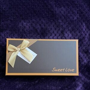 Sweet Love Gift Box 18 Bath Soap Roses NIB